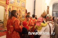В Туве ночным богослужением в православных храмах встретили Пасху