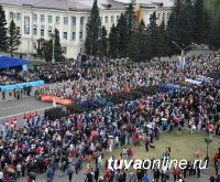 В Туве более 1000 человек приняло участие в шествии "Бессмертного полка"