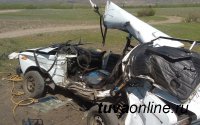 Тува: В результате столкновения легковой автомашины с "КамАЗ" погибли два человека
