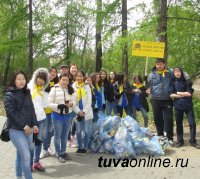 Школьники Кызыла очистили от мусора берега протоки в Национальном парке 