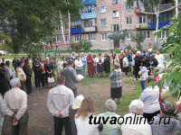 "Школа грамотного потребителя" во дворах Кызыла в Международный день соседей