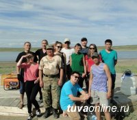 На главном целебном озере Тувы - озере Дус-Холь - открыта кемпинг-база "Центр Азии"