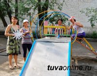 Кызыл: Детская площадка на Кочетова, 64 – пример социального партнерства