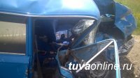 В Туве в результате столкновения двух автомашин погибли два человека