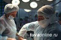 В Томске проведена редкая операция по удалению опухоли из матки беременной женщины