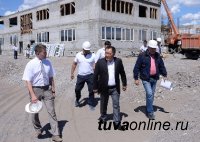 Глава Тувы Шолбан Кара-оол проверил ход строительства очередного детского сада в столице