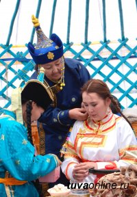 В рамках Года гостеприимства в Кызылском районе провели свадьбу в тувинских традициях