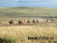В честь тувинских добровольцев состоялись скачки среди лошадей тувинской породы