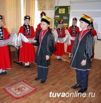 Школьники Кызыла узнают больше о народностях России