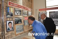 К 100-летию школы № 1 Кызыла издана монография с воспоминаниями учителей и учеников школы