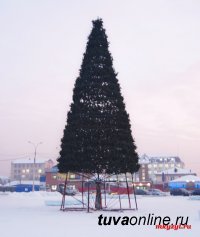 Кызыл: МУП «Благоустройство» ведет заготовку ледяных блоков для участников конкурса ледовых скульптур «Мир Кино»