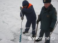 Инспекторы ГИМС измерили толщину льда на реках Тувы