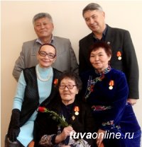 Пять членов Союза журналистов Тувы награждены медалями «За заслуги в развитии города Кызыла»