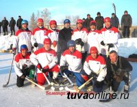 В Чадане состоялся турнир по хоккею с мячом среди ветеранов