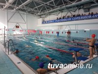 В бассейне ТувГУ прошло первенство Кызыла по плаванию среди школьинков