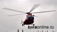 В Туве спасатели помогли врачам транспортировать из тайги тяжелобольную пожилую женщину