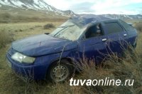 В Овюрском районе произошло опрокидывание автомашины, за рулем находился 13-летний подросток