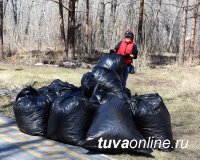 В Национальном парке Тувы работники учреждений культуры собрали 1000 мешков мусора