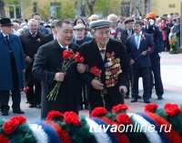 В Туве впервые в дни празднования Победы к мемориалу павшим возложен венок от Генерального консульства Монголии