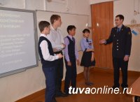 Пограничники провели в школах Кызыла уроки "Терроризму - нет"