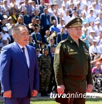 Глава Тувы Шолбан Кара-оол поздравил с днем рождения министра обороны РФ Сергея Шойгу