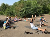 Международный день йоги в детских лагерях Тувы