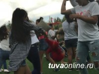 Молодежь Тувы - в битве подушками