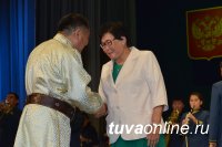 Глава Тувы вручил государственные награды труженикам сел и городов