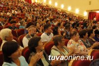 В Туве спектаклем «Свет моих очей» открылись гастроли театра Камала