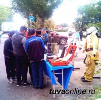 День города Кызыла: сотрудники МЧС организовали работу тематической площадки "112 советов безопасности"