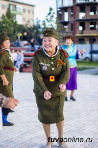 В День города на территории ключевой достопримечательности Кызыла проведен вечер "В центре Азии" 