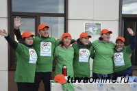 Участников акции #кызылбезавто в Кызылском президентском училище встречали травяным чаем и музыкой