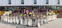«Ожившие» театральные герои на главной площади Кызыла