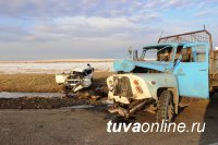 В Туве произошло ДТП с четырьмя погибшими. На месте происшествия работают сотрудники полиции