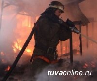 В Улуг-Хемском районе Тувы потушен пожар в магазине. Предварительная причина пожара – поджог