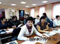 Студенты филфака ТувГУ приглашают тех, кому за 50, на занятия по английскому языку