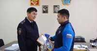 Полиция Кызыла наградила 20-летнего кызылчанина за помощь в задержании преступника