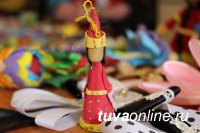 В Кызыле накануне Шагаа с успехом проходит выставка национальной одежды 