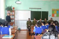 Ветераны-пограничники выступили с Уроком мужества в школах Кызыла