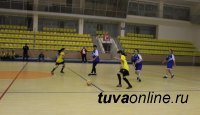 Айдана Ондар - лучшая нападающая по мини-футболу на турнире в Элисте