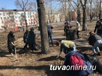 Молодежный сквер Кызыла очищен от мусора