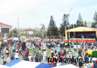 Три тысячи кызылчан прошли в праздничном шествии, посвященном Первомаю