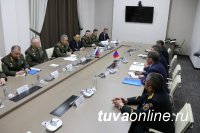 В Кызыле Сергей Шойгу провел переговоры с министром обороны Монголии