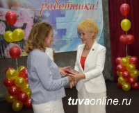 Медалью «За вклад в развитие города Кызыла» награждена детский невропатолог Галина Графова