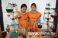 В летней школе «Алхимик»  Тувинского государственного университета ставят настоящие научные опыты