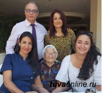 В Туве побывает звезда instagram "Баба Лена"