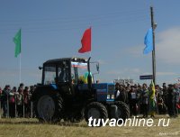 В Туве лучший по заготовке кормов муниципалитет получит трактор