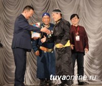 Тува: Чеди-Хольский горловик Далай Дамдын завоевал Гран-При Международного симпозиума "Хоомей"