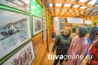 В Туве в День археолога открылась фотовыставка, посвященная 90-летию ученого Александра Грача
