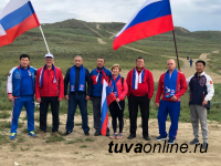 Депутаты городского Хурала совершили в День российского флага восхождение на гору Догээ